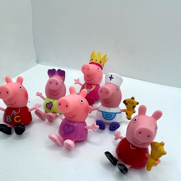 Set of 6 Peppa Pig Figurines. All Different variations of Peppa Pig Figures - Picture 7 of 8
